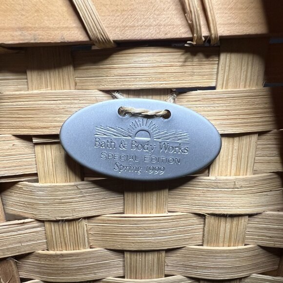 Vintage Spring 1999 Bath & Body Works Special Edition Wicker Basket w/ Handles - Picture 3 of 9